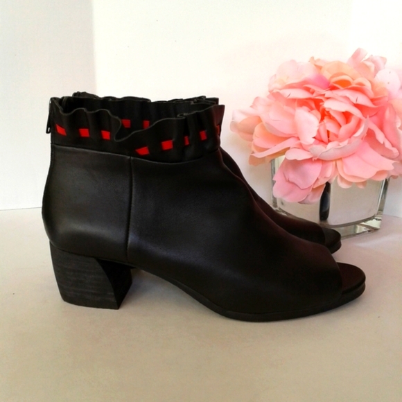 Lori Goldstein black open toe booties - Picture 12 of 12